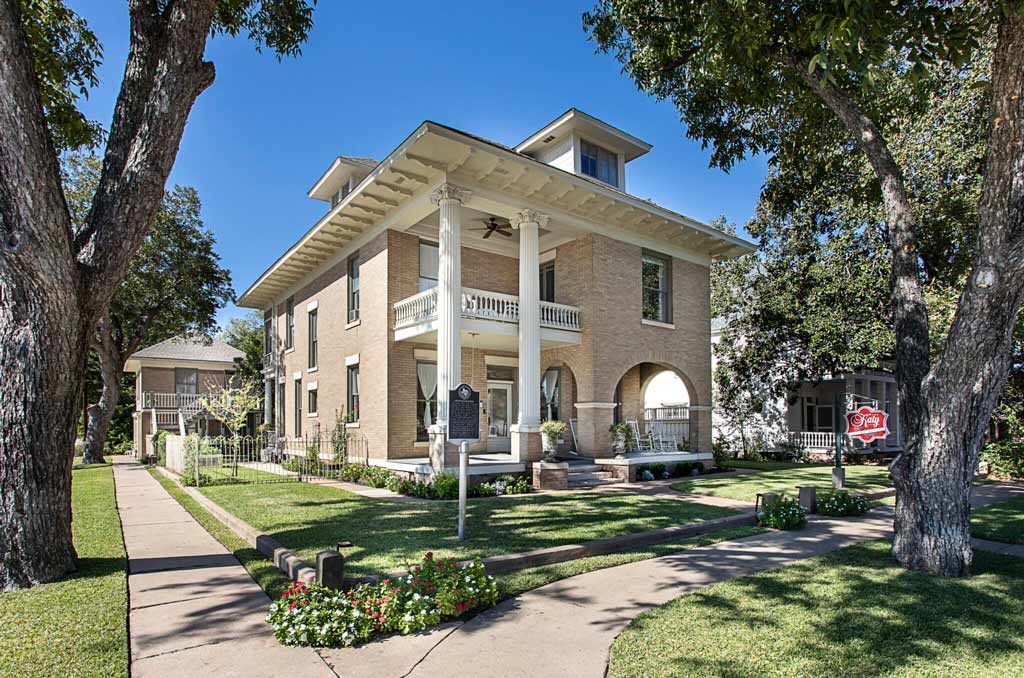 Stay at Katy House Bed & Breakfast for a February vacation with small-town charm