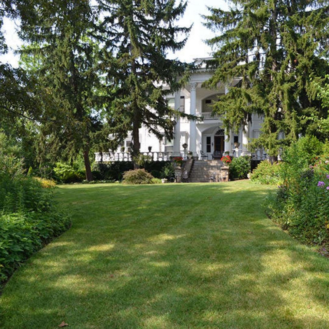Albemarle Inn exterior.