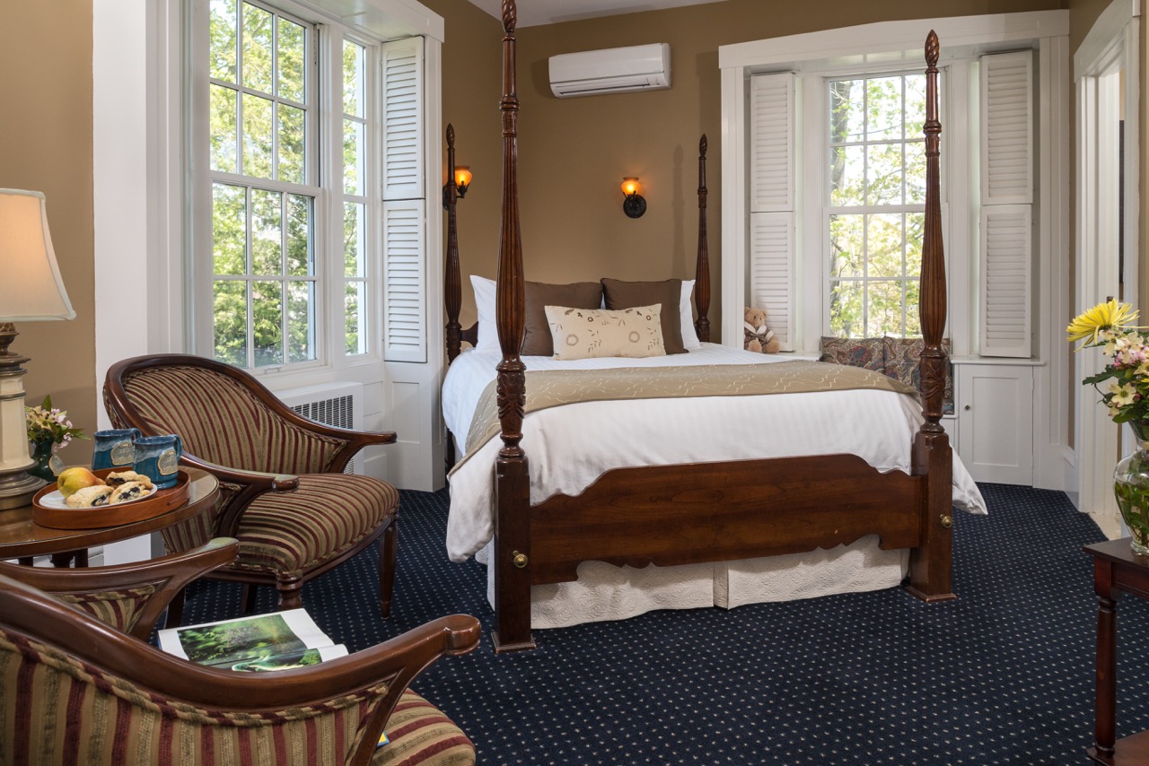 the captains manor inn bedroom 3